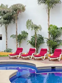Seven Crown Express & Suites by Kavia - Piscine