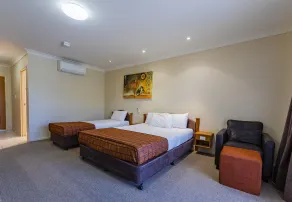 Roma Explorers Inn - Room