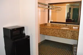 Coconut Grove Motor Inn - Room