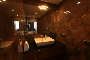 Seven Hills Hotel - Bathroom