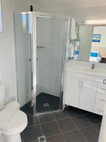 Zorba Waterfront Motel - Bathroom