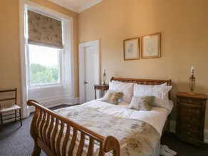 Woodside House - Room