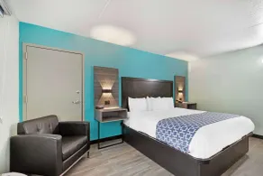 Clarion Inn Des Moines Airport - Room