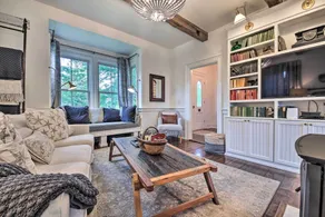 On-Site Pond: Spacious Family Home in Jefferson! - Innvendig