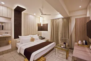 Scenaria Hotel - Navrangpura, Ahmedabad - Chambre