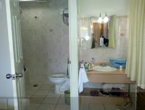 Mariana's Petit Hotel - Bathroom
