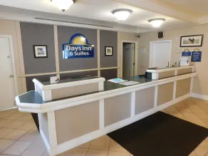 Days Inn & Suites by Wyndham Arlington Heights - Réception
