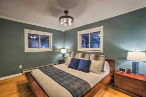 Stunning Evergreen Chalet w/ Private Hot Tub! - Rom