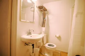 Current River Inn - Badezimmer