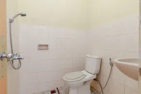 RedDoorz at Sedayu 1 Parapat - Salle de bain