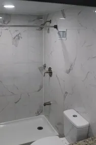 Days Inn by Wyndham Livonia Canton Detroit - Salle de bain