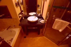 Lijiang Golden Path Hospitality Hotel - Bathroom