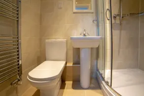 OYO Lonsdale Guest House - Bathroom