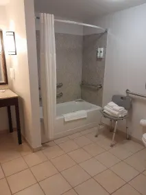 Comfort Suites Altoona North - Salle de bain