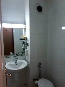 New Pola Hotel - Badezimmer
