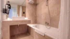 Hotel St James - Bathroom