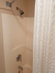 Simple Rewards Inn - Badezimmer