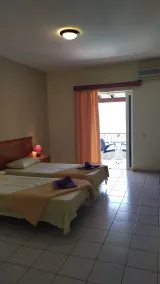Amfitriti Hotel & Studios - Habitación