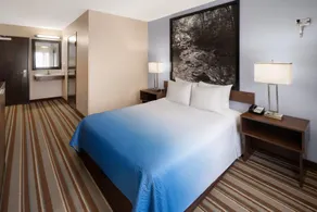 Super 8 by Wyndham Longmont/Twin Peaks - Zimmer