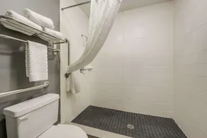 SureStay Hotel by Best Western Deer Park - Salle de bain