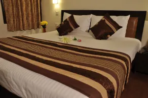 Golden Palm Suites - Room