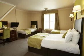 Red Lion Hotel by Greene King Inns - Room
