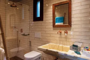 Klaritz Suites - Bathroom