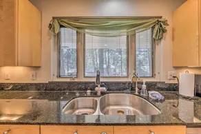 Ruidoso Getaway w/ Deck - 16 Mi to Ski Apache - Intérieur