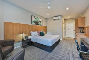 Best Western Plus North Lakes Hotel - Room