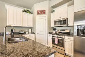 Desert Rose Townhome: 35 Mi to Zion & State Parks - Interiør
