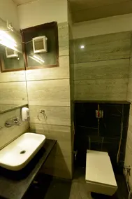 Hotel The Yellow - Bathroom