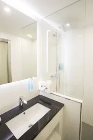  BEST WESTERN PLUS CANNES RIVIERA & SPA - Salle de bain