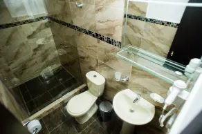 Hotel Roosevelt Plaza - Bathroom