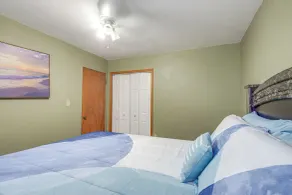 Walk to Park: Waterloo Home w/ Furnished Deck - Interiör