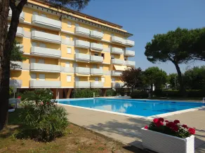 Flat with excellent location - Pool