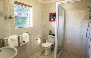 Secret Garden Guesthouse - Bathroom