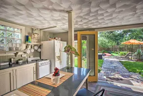 4 Mi to Dtwn! Fort Worth Cottage w/ Shared Pool - Interiör