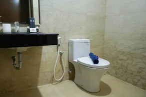 2BR with Study Room at L'Avenue Apartment - Baño