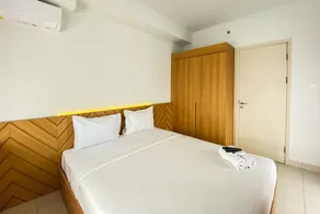 Comfort 1BR at Patraland Urbano Apartment By Travelio - Zimmer