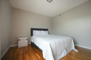 Newark Liberty Gem Brick House - Apt 3 - Værelse
