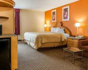 Quality Inn & Suites Shelbyville I-74 - Habitación