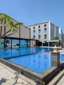 MAXONE Dumai - Piscina