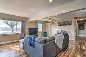 Cozy Retreat w/ Yard Space ~ 11 Mi to Longmont! - Innenbereich