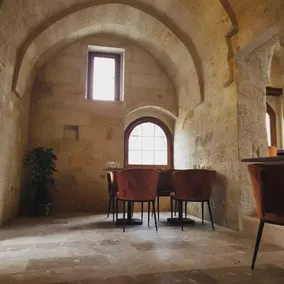 Evanthia Cave Suites - Restaurant