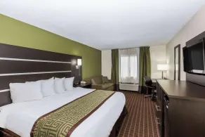Baymont by Wyndham Louisville South I 65 - Room
