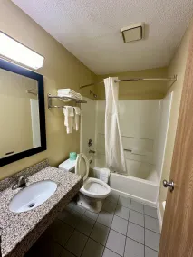 American Inn-Alexander City - Baño