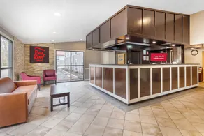 Red Roof Inn & Suites Newport News - Rezeption