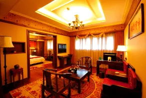 Lijiang Golden Path Hospitality Hotel - Room