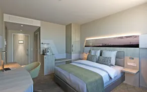Holiday Inn Frankfurt Airport by IHG - Room