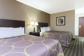 Super 8 by Wyndham Springfield East - Chambre